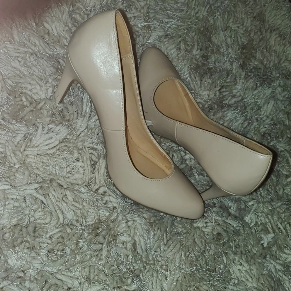 Pumps - Picture 1 of 4